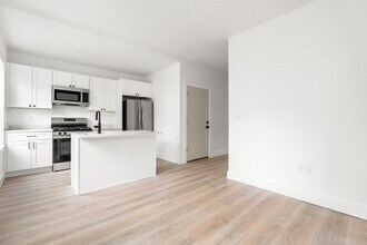 Building Photo - 467 E 3rd St