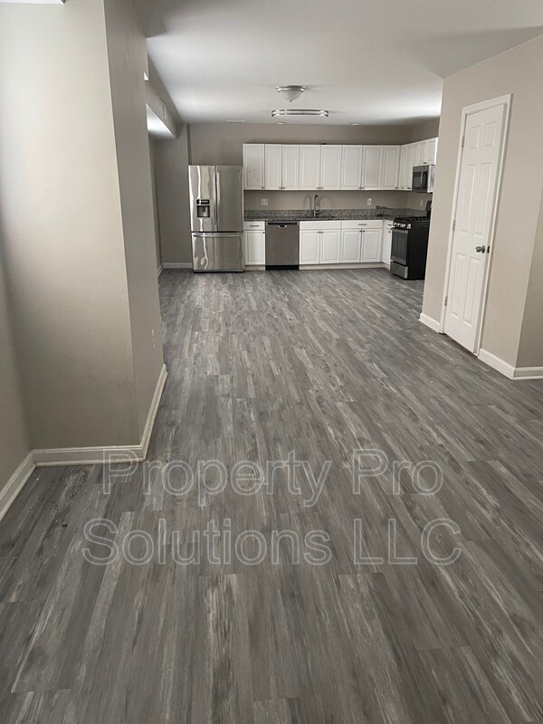 Foto principal - 703 North Point Rd