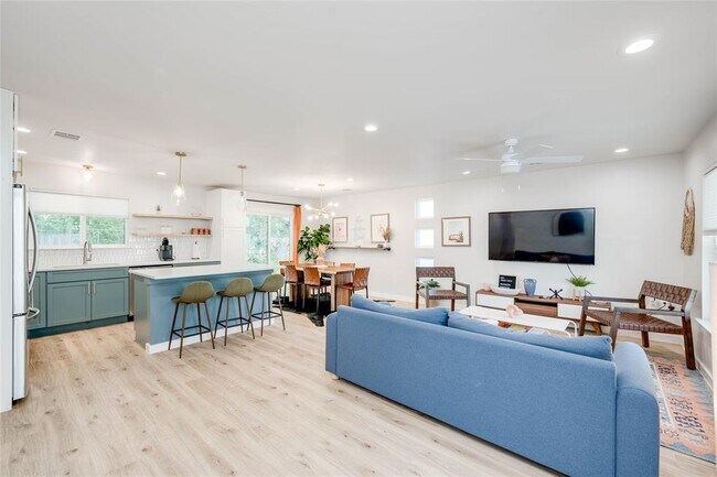 Foto del edificio - 2516 Friar Tuck Ln