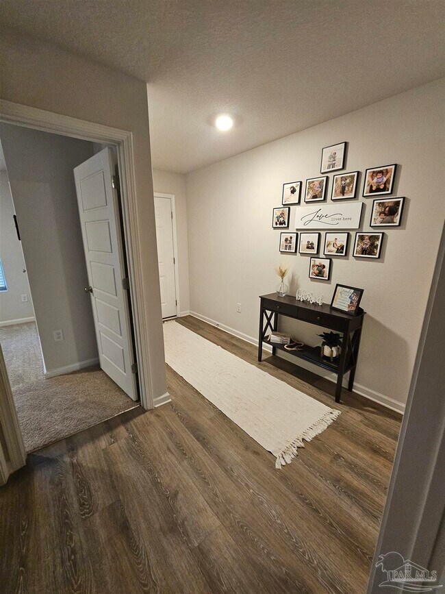Foto del edificio - 6304 Burrow Ln