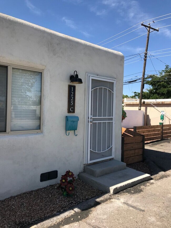 Foto del edificio - 1225 San Mateo Blvd SE