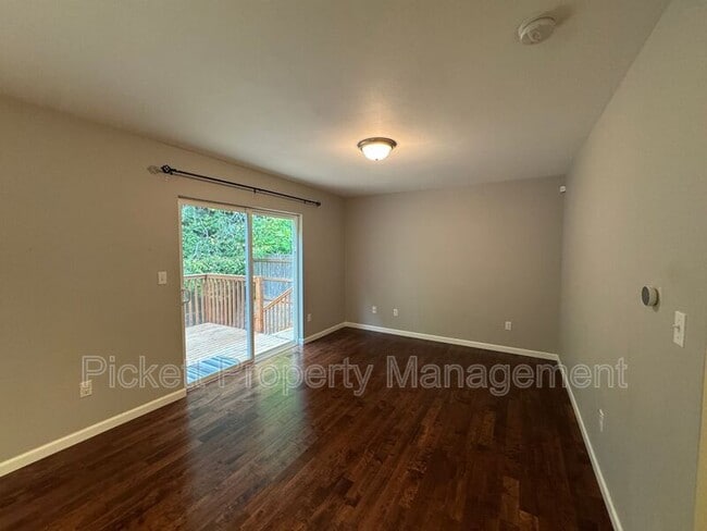 Building Photo - 3530 NE Rozene Way
