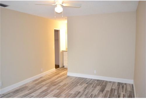 Building Photo - 3810 Cocoplum Cir