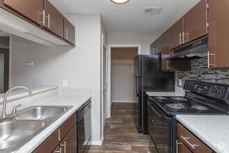 2BR, 2BA - 1094SF - Polo Club Apartments