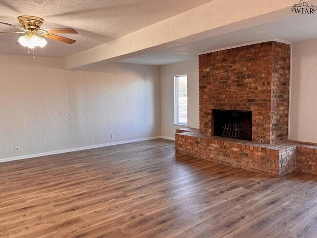 Foto del edificio - 4200 University Ave