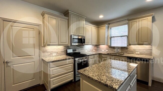 Building Photo - 2309 Jameson Ln