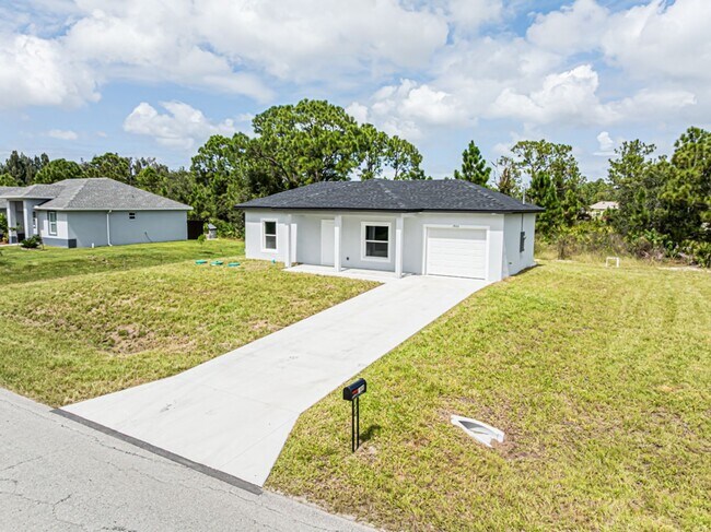 Foto del edificio - Brand new Custom 1/1/1-SW LEHIGH ACRES