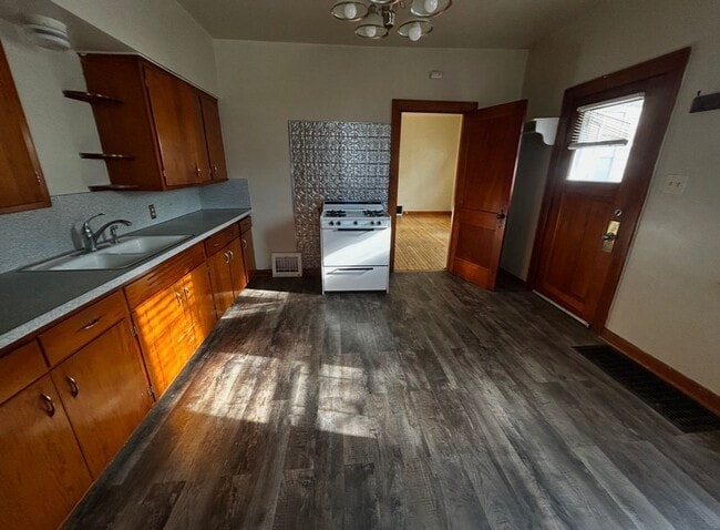 Foto del edificio - 2359 S Kinnickinnic Ave