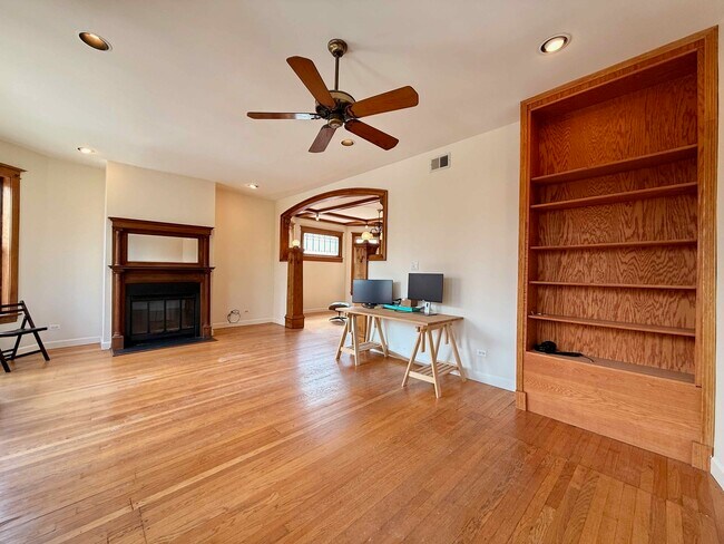 Building Photo - 2414 N Spaulding Ave