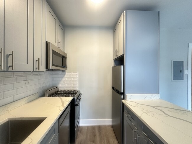 Foto del edificio - 545 W Belmont Ave