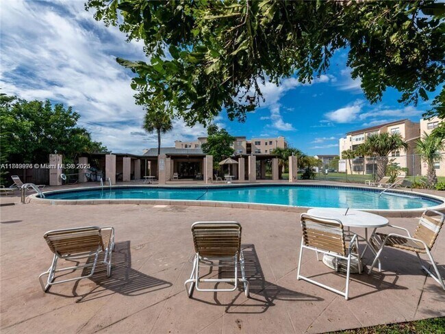 Foto del edificio - 2841 Somerset Dr