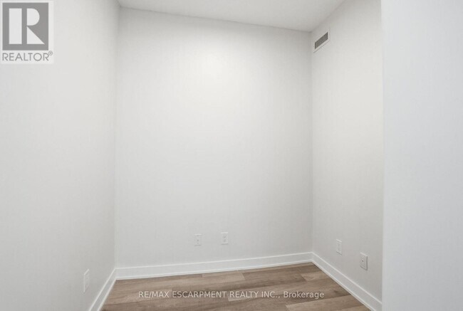 Photo du bâtiment - 5240 Dundas St