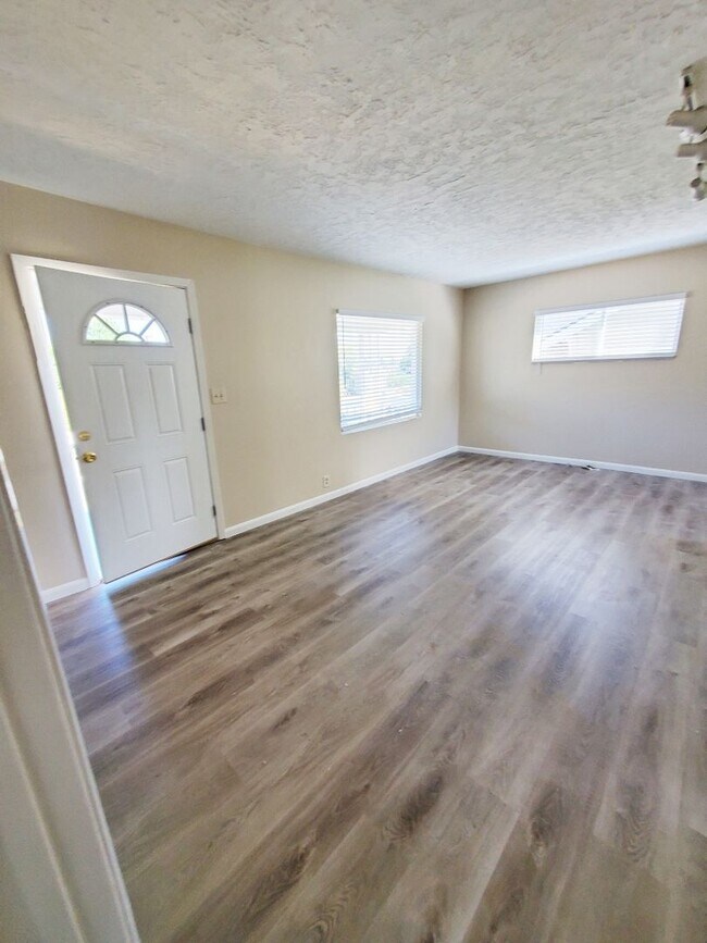 Foto del edificio - Adorable 4 bed