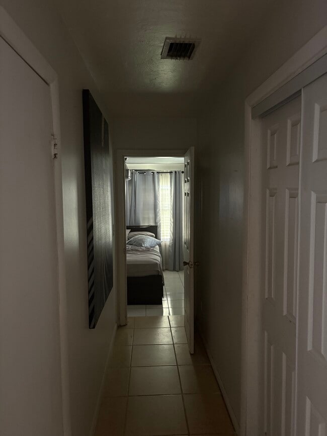 Foto del edificio - 2246 Monroe St