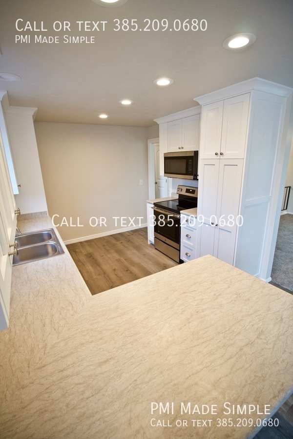 Building Photo - 260 S 400 E