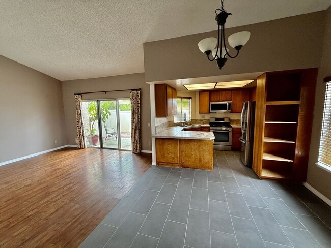 Foto del edificio - Single Story Condo end unit