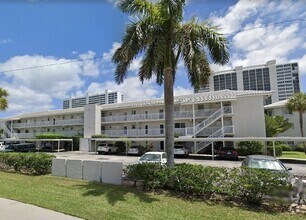 Building Photo - 2730 Banyan Rd