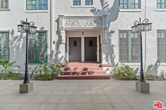 Building Photo - 1250 N Harper Ave
