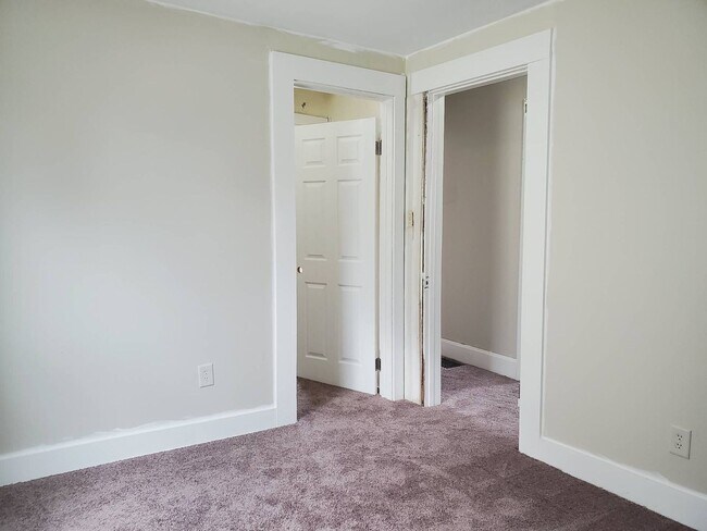 Foto del edificio - Ginormous 6 Bed Single family home with all Appliances Near Lake Michigan!