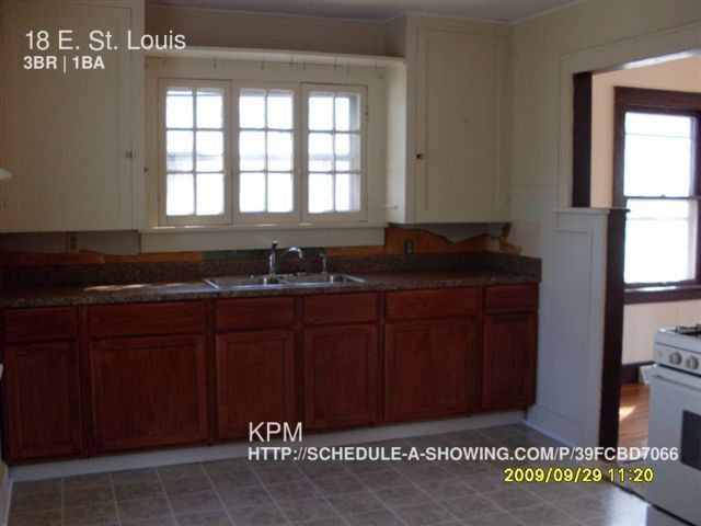 Building Photo - 18 E Saint Louis St