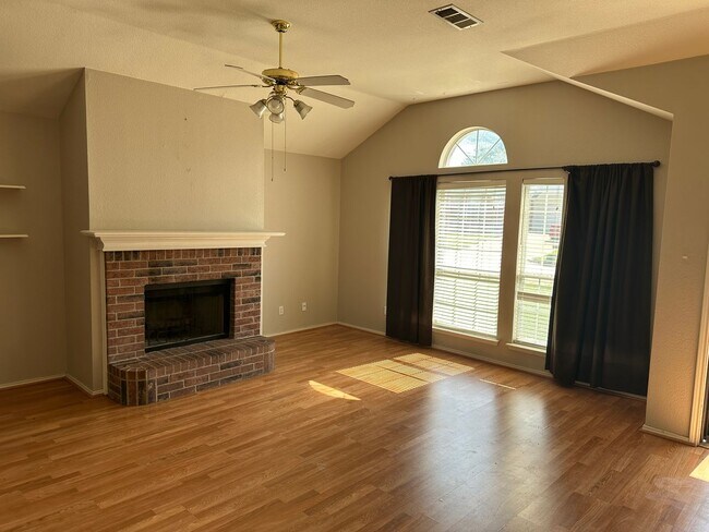 Foto del edificio - OUTSTANDING HOME IN OVERLOOK ESTATES!