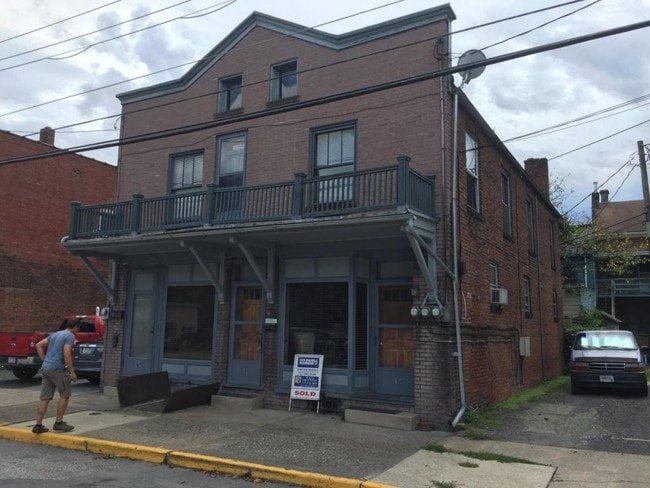 Building Photo - 18 A Penn Avenue