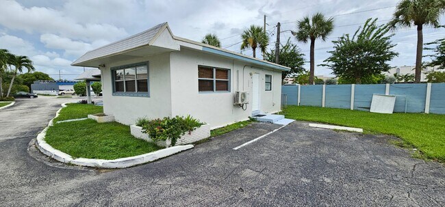 Building Photo - 5937 Taft St