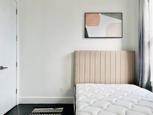 Foto del edificio - Furnished room/NOT APARTMENT