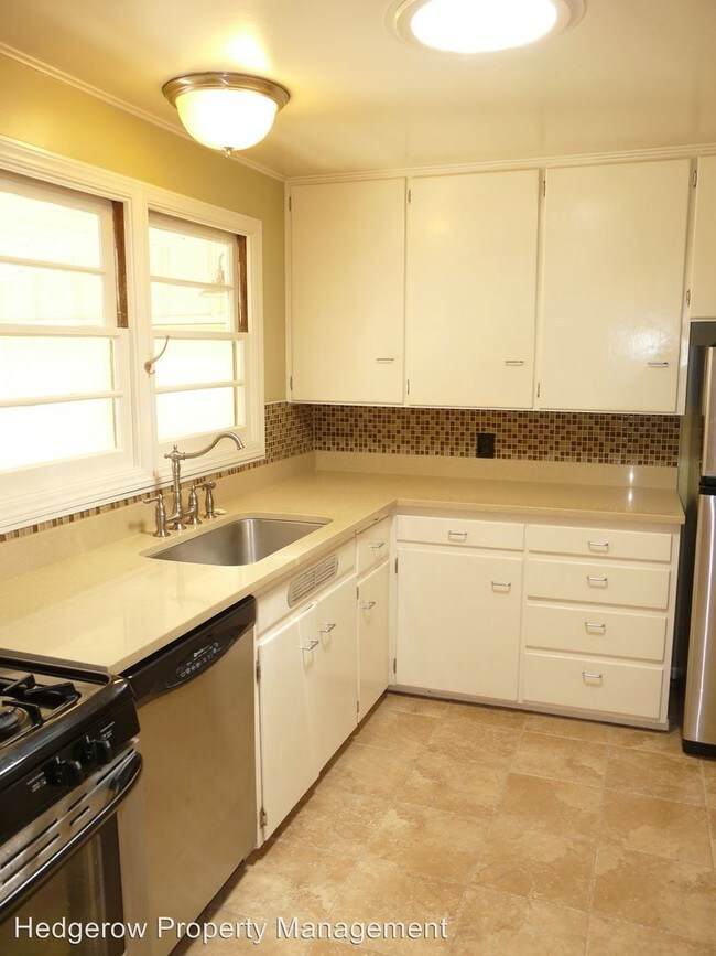Building Photo - 2 br, 1.5 bath House - 383 S Hartson Street