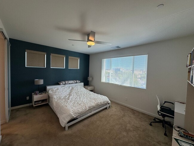 Building Photo - Beautiful, Modern 3BR/3.5BA Condo in the H...