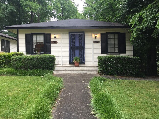 El dúplex está a la derecha. - 787 Forrest St NW