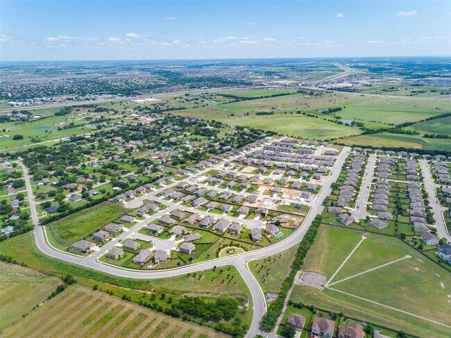 Foto del edificio - 722 Tinton Falls Ln