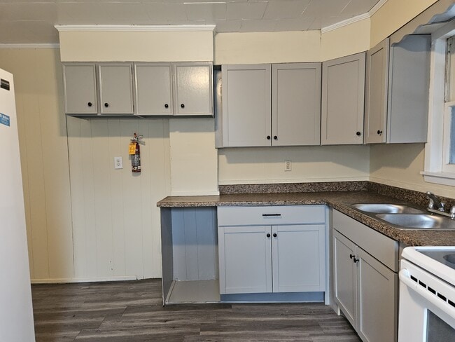 Foto del edificio - 355 Reynolds Ave