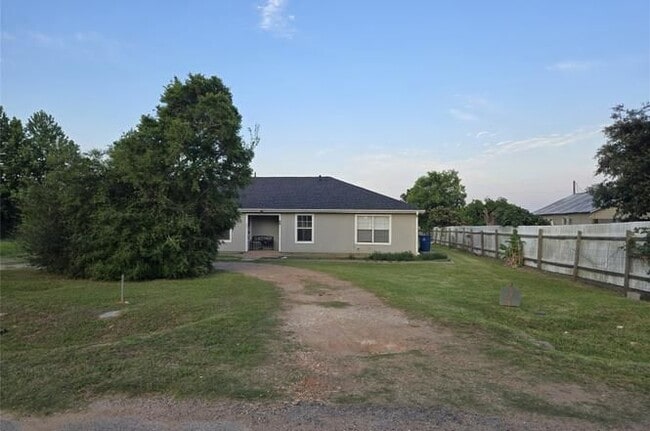 Building Photo - 256 Alleda Rd