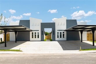 Building Photo - 9 Rosewood Ln