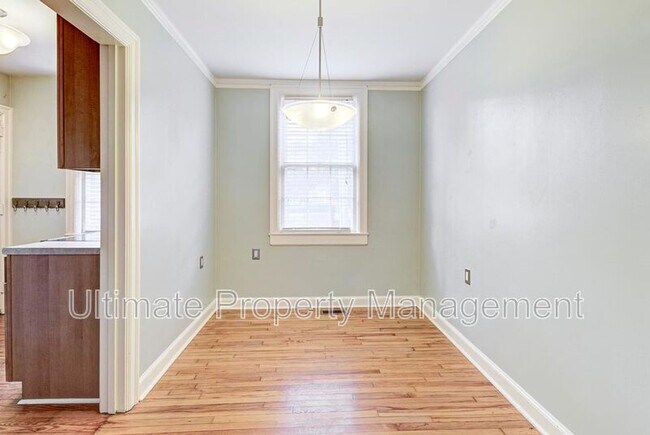 Building Photo - 2940 Oleander Dr