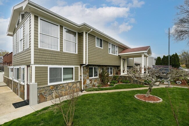 Foto del edificio - 146 Lisbon St