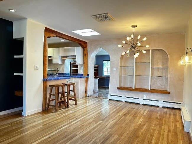 Foto del edificio - 504 Girard Blvd SE