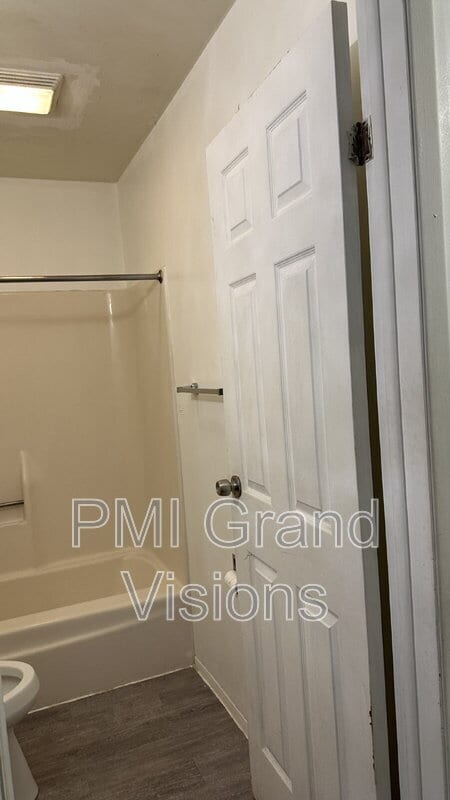 Building Photo - 1616 University Dr