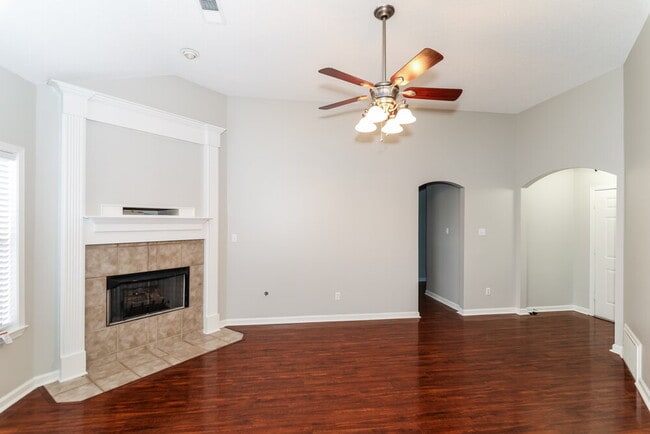 Building Photo - 60 Penny Ln