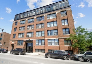 Building Photo - 2911 N Western Ave