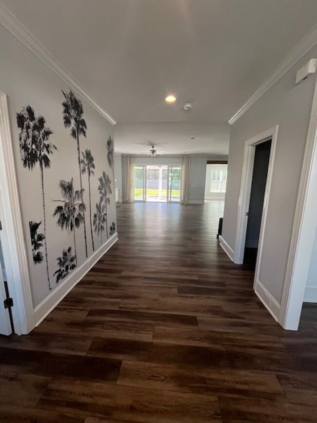 Building Photo - Experience Elegance and Privacy