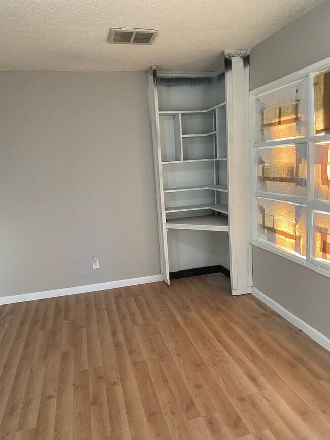 Building Photo - Very Nice 4BD/2BA Home