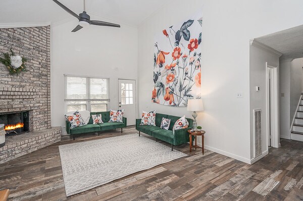 Foto del edificio - 718 Regency Ct