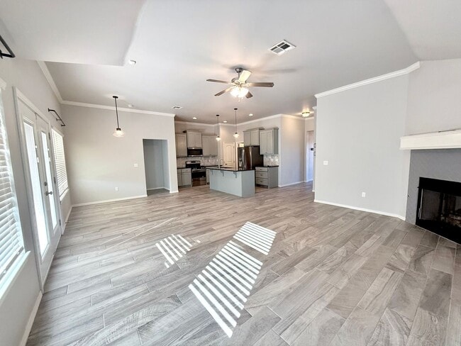 Foto del edificio - Beautiful 3BD 2BA w/ Bonus Room Located in Edmond's Falls at Vista Ln Addition!!