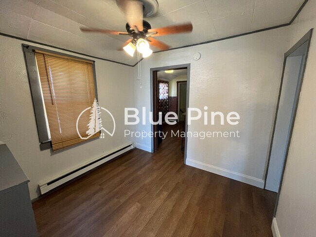 Foto del edificio - 498 E 17th St