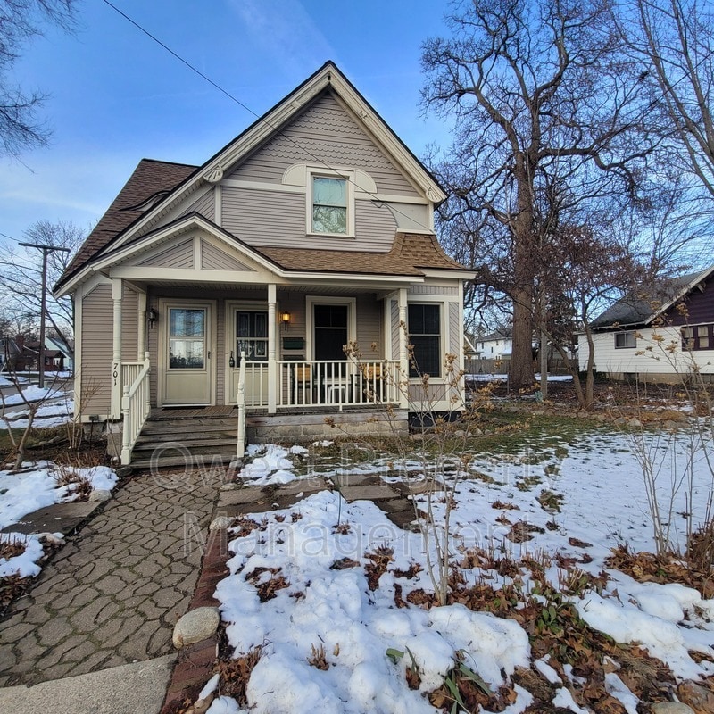 Primary Photo - 701 Burton St SE