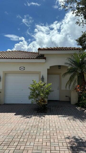 Foto principal - 9916 Galleon Dr