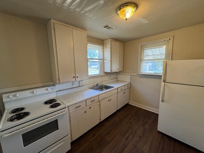 Foto del edificio - Nice 2 bedroom 1 bath home near UAMS