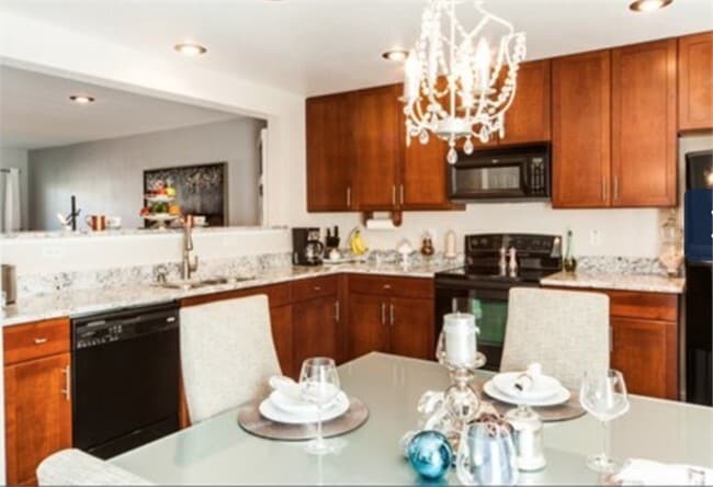 Building Photo - Beautiful 2 Bedroom Townhome in Thriving Erie Community